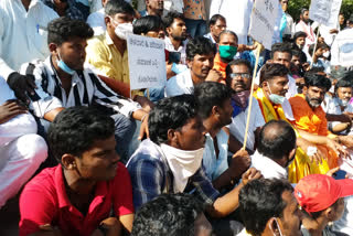 Talavar and parivar community protest end at kalaburagi