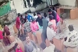 Video of live murder in a ahata in Ujjain