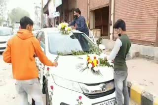 Flower shopkeepers rejoice on the first day of Marriage Muhurta in Rewari