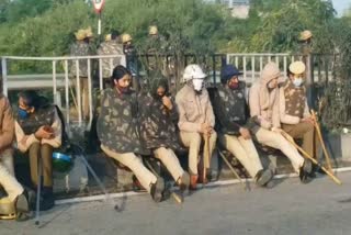 Karnal-Panipat police blocked the highway on Karna lake bridge