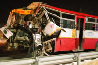 कन्नौज में दुर्घटना ग्रस्त रोडवेज बस.