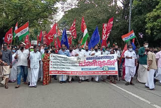 The national strike Kozhikode district  National strike almost complete  ദേശീയ പണിമുടക്ക്  കോഴിക്കോട് ജില്ല  കേന്ദ്രസർക്കാരിൻ്റെ തൊഴിൽ വിരുദ്ധ നയങ്ങൾ  ട്രേഡ് യൂണിയൻ ദേശീയ പണിമുടക്ക്