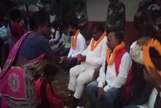 MLA Ram Das Soren reached Suryabeda village