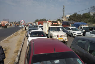 Several km long jam on the Delhi haryana border