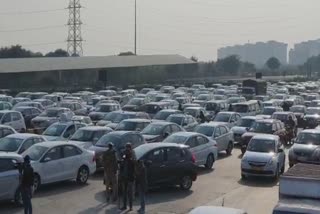 Heavy traffic jam on gurugram delhi highway Due to farmers protest