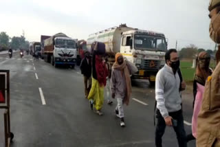 Long line of trucks in Jind due to farmers Delhi march
