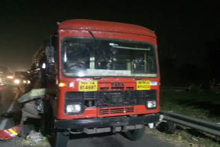 st-bus-accident-on-mumbai-pune-express-way-in-navi-mumbai