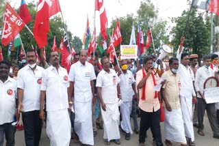 all union strike issue  திருப்பூரில் தொழிற்சங்கத்தினர் கைது  மத்திய தொழிற்சங்கங்கள்  திருப்பூரில் மத்திய தொழிற்சங்கங்கள் போராட்டம்  Unionists arrested in Tirupur  Central Trade Unions  Central unions Protest in Tirupur  All Union Strike Arrested In Trippur