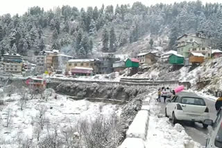 Tourists in kufri during snowfall in himachal pradesh