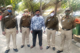 Dwarka police arrested a swindler