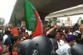 bjp workers clash with police in kolkata