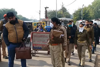 Police in Barabanki are urging people to wear masks