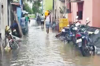 குடியிருப்புகளுக்குள் புகுந்த மழை நீர்