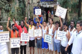 agitation-by-vanchit-bahujan-aaghadi-against-electric-bill-in-jalna