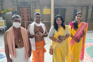 kannada actress visit to mantralayam