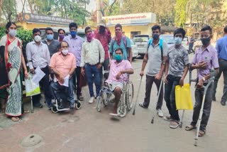 prahar-sanghatna-met-munciple-commissioner-for-various-demands-of-the-disabled-in-thane