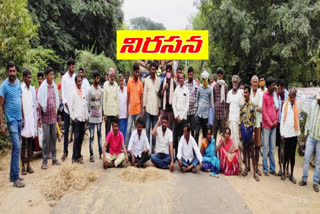 farmers Deployment on the road Fire for grain at siddipet district