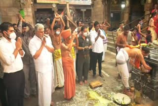சனிப்பெயர்ச்சி விழா  திருநள்ளாறு சனீஸ்வரன் கோயிலில் சனிப்பெயர்ச்சி விழா தொடக்கம்  Sanipeyarchi ceremony begins at Thirunallar Saneeswaran Temple  Sanipeyarchi  Thirunallar Saneeswaran Temple
