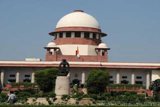 SC lashes out at Gujarat