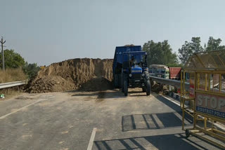 fatehabad administration blocked road for stop farmers