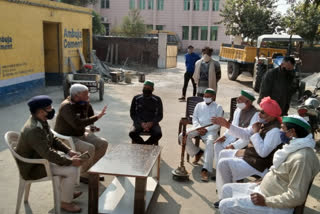 DCP and ACP hold meeting with farmers union of Jafarpur Kalan village