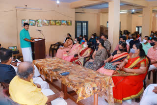 പി. കെ. കുഞ്ഞാലികുട്ടി  പി. കെ. കുഞ്ഞാലികുട്ടി പാലമിടുന്നത് ഇടതുപാളയത്തിലേക്ക്; സന്ദീപ് വാര്യർ  സന്ദീപ് വാര്യർ  P. K. Kunhalikutty bridges to left camp; Sandeep Warrier  Sandeep Warrier