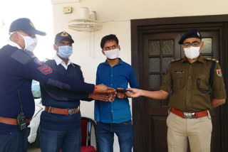 Jodhpur news, Jodhpur traffic police, recovered purse from pickpocket