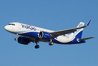 IndiGo's Vijayawada-Tiruchi flight  mild heart attack before landing  crew member  വിജയവാഡ-തിരുച്ചിറപ്പള്ളി ഇൻഡിഗോ എയർലൈൻസ്  പൈലറ്റിന് ഹൃദയാഘാതം  IndiGo's Vijayawada-Tiruchi flight cockpit crew member  ലാൻഡിങ്ങിനിടെ പൈലറ്റിന് നെഞ്ച് വേദന