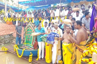 MLA Krishna Reddy and family made pooja in Kannampalli lake