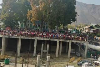 بجبہاڑہ: نامکمل پل کے سبب زائرین کو مشکلات کا سامنا