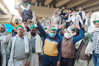 From Muradnagar farmers traveled to Delhi to protest against agricultural law