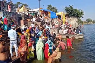 devotees gathered for bath in Kshipra river