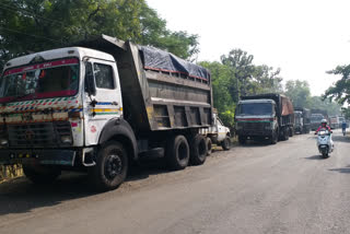 Transportation of coal without transit permit in Pakur