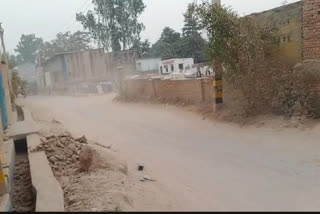 Dust blowing from 2 km shabby road in Fatehpur increasing pollution level