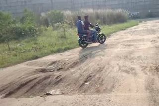 Rajsunakhala station road become death trap for people