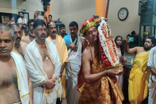 DK Shivakumar visits Durgaparameshwari Temple