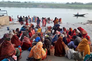 crowds of devotees gathered at ganga in sahibganj