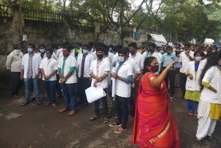 Medical College students protest to reduce the fee