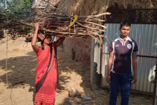 Jharkhand: Jobless Int'l football player forced to work in fields