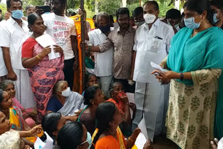 People besieging  theni collector and asking for basic amenities