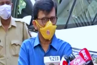 Govt treating protesting farmers like terrorists: Sanjay Raut