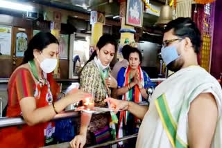 congress Candidates worship at the temple to win for ghmc elections 2020
