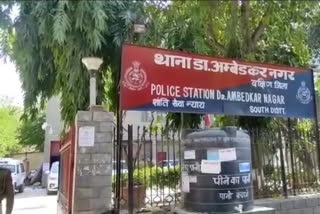 Police arrested Criminal in Delhi, recovered stolen bike and knife