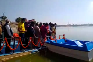 Boating in Sundelav Pond