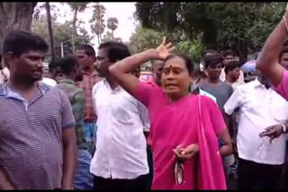 villagers blocked highway