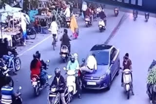 ട്രാഫിക് ഉദ്യോഗസ്ഥനെ കാറിന്‍റെ ബോണറ്റില്‍ വലിച്ചിഴച്ചു  traffic personnel in Nagpur was dragged on the bonnet of a car  മഹാരാഷ്‌ട്ര  maharashtra  maharashtra crime news  crime latest news  ക്രൈം ന്യൂസ്  ക്രൈം ലേറ്റസ്റ്റ് ന്യൂസ്
