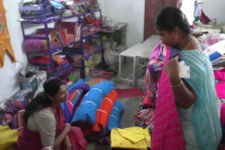 mp kanimozhi campaign in erode