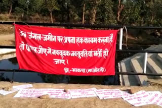 naxalites put posters in giridih