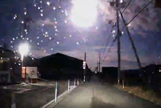 A brightly burning meteor was seen plunging from the sky in wide areas of Japan