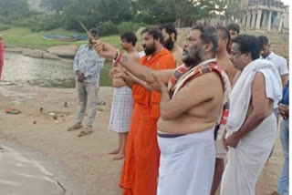 Ministers Anand Singh and B Sriramulu took holy bath in Tungabhadra river